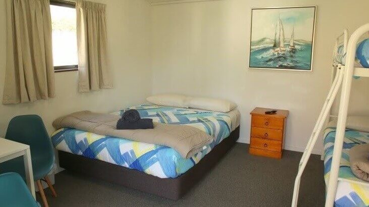 Bed Arrangement In Standard Cabin At Parklands Marina Holiday Park In Picton Nz.jpg (2) 800x463