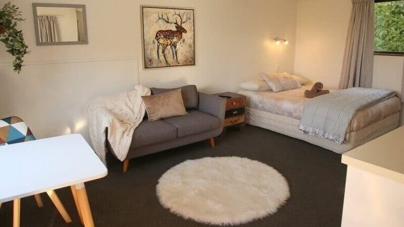 Lounge Area In Family Cabin At Parklands Marina Holiday Park In Picton Nz.jpg 800x449
